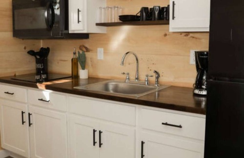 Milroy Cabin | Deluxe Cabin 4 - Hartman Center