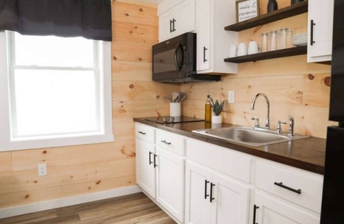 Milroy Cabin | Deluxe Cabin 4 - Hartman Center