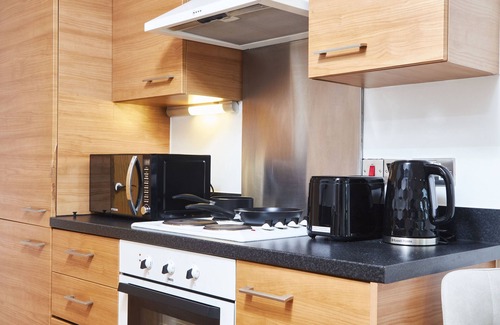 Leeds Apartment | Deluxe City Centre Apt Balcony View & Free Parking