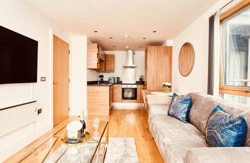 Leeds Apartment | Deluxe City Centre Apt Balcony View Free Parking