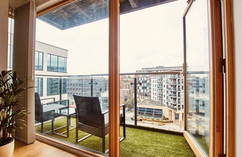 Leeds Apartment | Deluxe City Centre Apt Balcony View Free Parking
