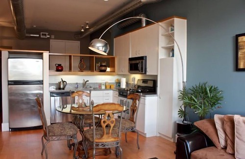The Villas Condo | Deluxe Condo Conveniently Located in San Jose's Upscale Santana Row Neighborhood