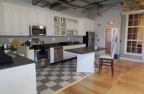 Salisbury Apartment | Deluxe corner apartment with riverfront views close to dining and downtown