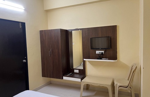 Medha Hotel | Deluxe Double Room Without Balcony