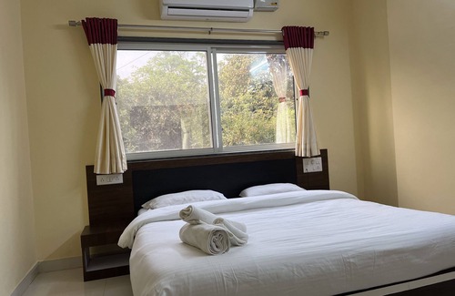 Medha Hotel | Deluxe Double Room Without Balcony