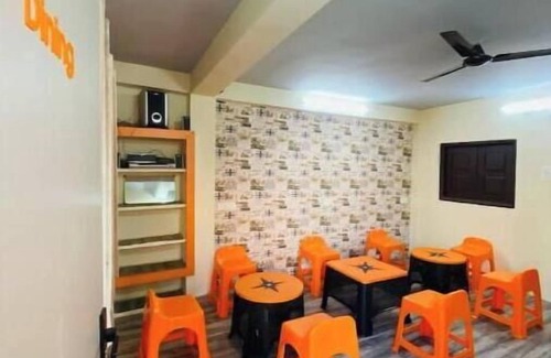 Maheshwar Apartment | Deluxe double room AC @Hotel StayMore