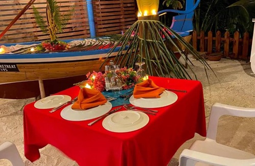 Felidhoo House | Deluxe Double/Twin Room - Shipwreck Island BnB
