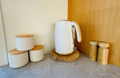 Mount Maunganui House | Deluxe Downtown: sleeps 8+/250m-Beach/600m-Town