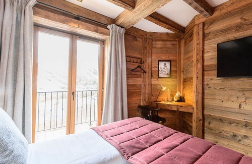 Le Cret Ski Chalet | Deluxe French Chalet | 6 Bedrooms | Chalet Ottavia | Private Ski Room & Wonderful Mountain Views | Val d'Isère
