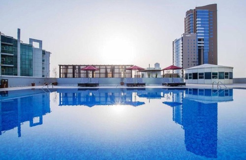Al-Fujairah House | Deluxe Hideaway in Fujairah Bay with Rooftop Pools