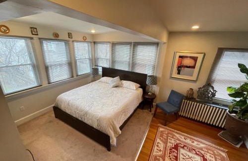 North Cleveland Park House | Deluxe King Master Suite