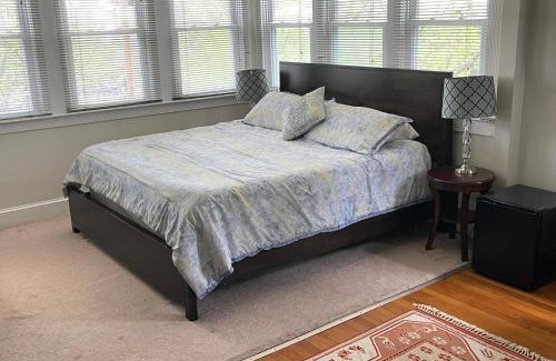 North Cleveland Park House | Deluxe King Master Suite