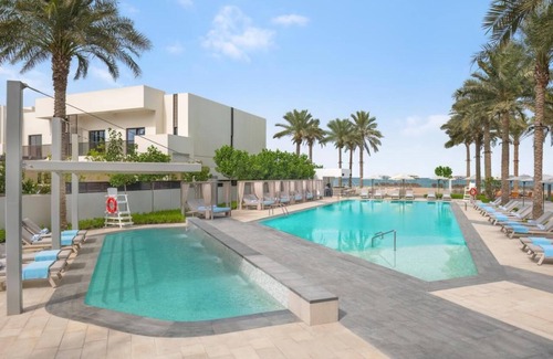 Al-Fujairah Apartment | Deluxe King or Twin Room Near Fujairah Corniche