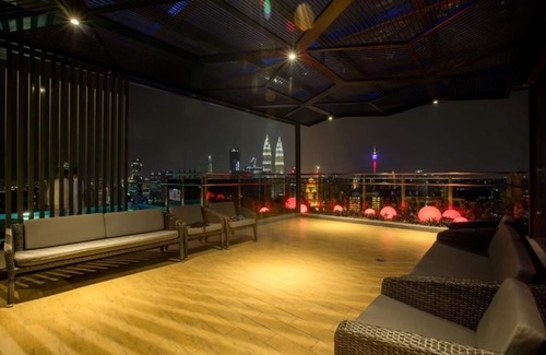 Malaysian Police Training Centre Apartment | Deluxe King Suite with Twin Tower View 29