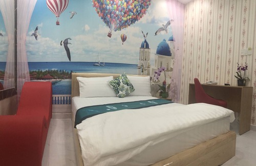 Ben Thanh Hotel | Deluxe private room 1bed 1 bath ,2 guests in Hotel you and me