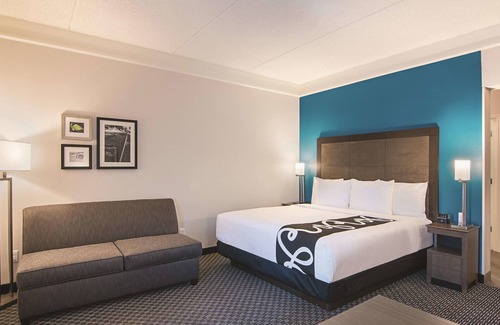 Orlando Hotel | Deluxe Room Near UCF w/Breakfast & Pool – Ideal for Orlando Park Exploration