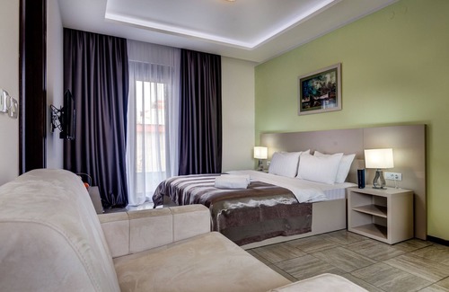 Denovici Apartment | Deluxe Room with Balcony Steps from the Sea