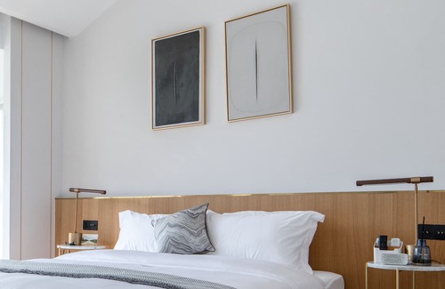 Xiufeng Apartment | Deluxe Room with Moutian View