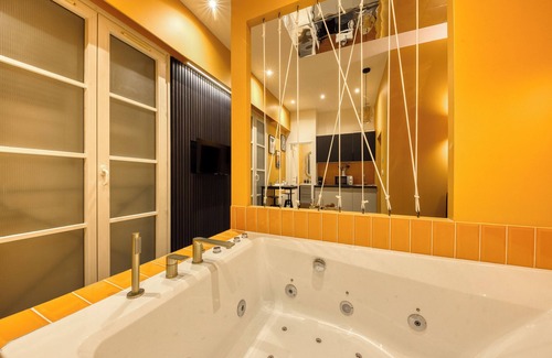 Melun Apartment | Deluxe SPA suite: caramel sweetness