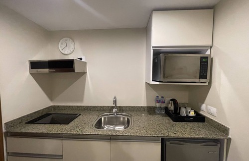 Heliopolis Apartment | Deluxe Studio King - 5 min away from the Airport