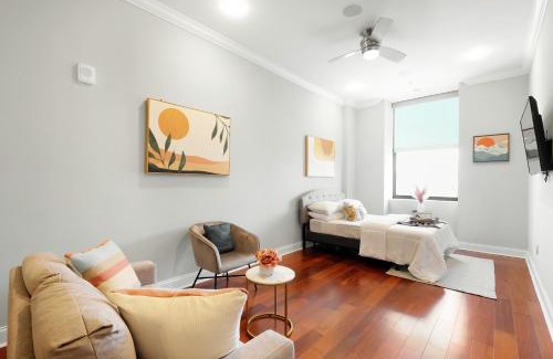 Olde Kensington Apartment | Deluxe Studio Pool & Concierge