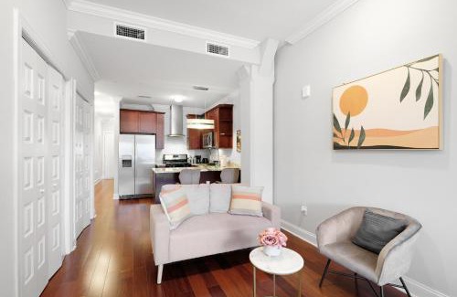 Olde Kensington Apartment | Deluxe Studio Pool & Concierge