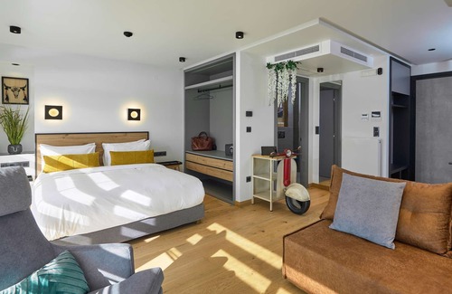 Sykies Apartment | Deluxe Suite with Sea View