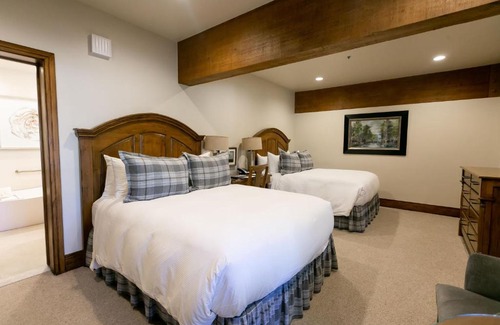 Deer Valley Hotel | Deluxe Two Queen Room Hotel Room