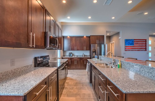 Uptown House | Deluxe Uptown Residence w/Hot Tub and 3 King Beds