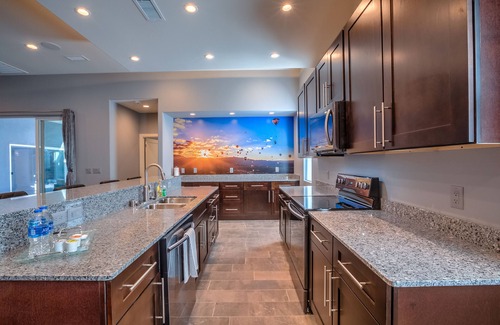 Uptown House | Deluxe Uptown Residence w/Hot Tub and 3 King Beds