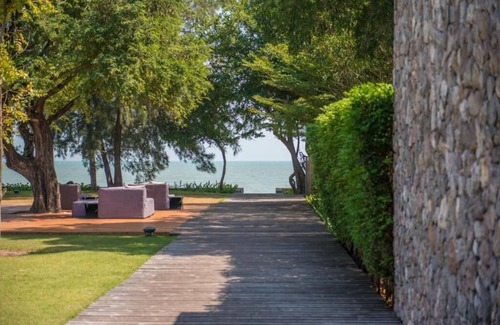 Prachuap Khiri Khan Villa | Deluxe Villa with Garden 4 - Tolani Resort Kui Buri