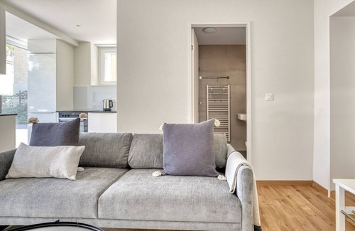 Alt-Wiedikon Apartment | Deluxe Wiedikon 2.5 Room w/Storage & W/D, 1 min to Market, by Blueground