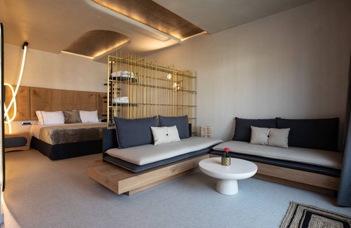 Glastros Hotel | Deluxe Zirkon Suite with Private Pool