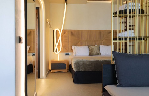 Glastros Hotel | Deluxe Zirkon Suite with Private Pool