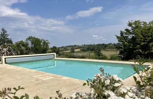 Vernusse House | Demeure de caractère avec piscine et parking, animaux admis, wifi - FR-1-489-457