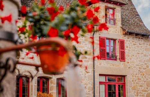 Marcoles Hotel | Demeures & Châteaux Auberge de la Tour - Hôtel & Restaurants - Marcolès Auvergne