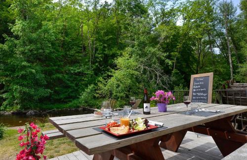 Pontaubert Hotel | Demeures et Châteaux Moulin des Templiers Hôtel & SPA