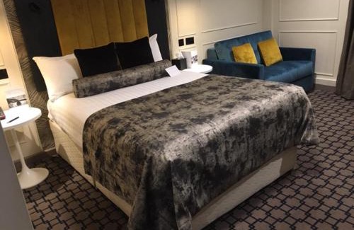 Uxbridge Hotel | Denham Grove