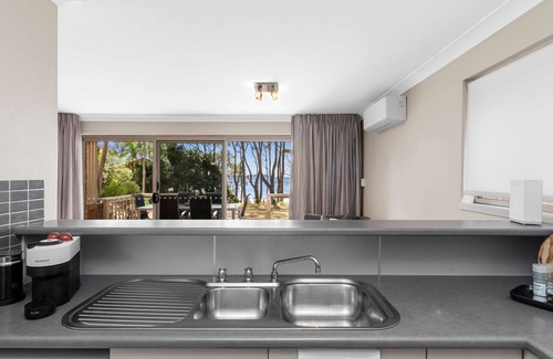 Denhams Beach Apartment | Denhams Beach Waterfront