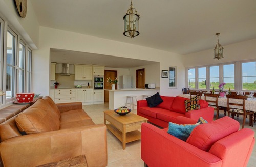 East Dereham House | Dentford Heights - Five Bedroom House, Sleeps 8