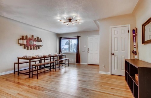 Denver House | Denver Den for 10- “Amazing place for groups!”