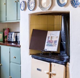 Wentworth Falls Apartment | Deodar Cottage Amid Century Old Trees