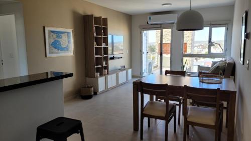 Puerto Madryn Apartment | Departamento moderno con cochera y parrilla, amplio y luminoso
