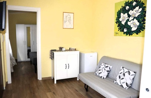 Nettuno Apartment | Dependance located 1.6 km from the American Cemetery and 2.5 km from the Borgo Antico
