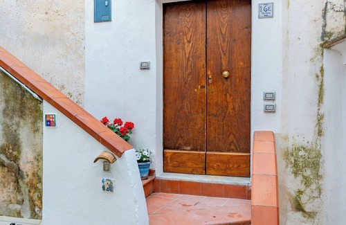 Minori House | Dependance Rosetta Sea View Bedroom with French Balcony Free Wifi Air Condition