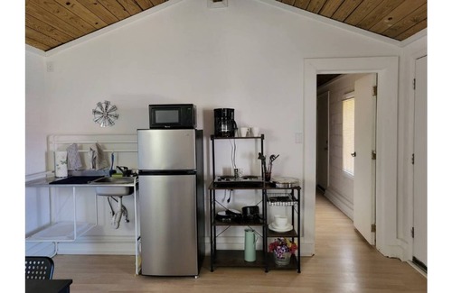 Laguna Park Apartment | Derekville #4 - Private Unit - Gated Pool