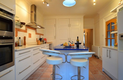 Tighnabruaich Apartment | Derryguaig Apartment, shore front location, wood burner, pet friendly