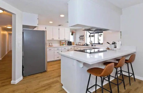 Yucca Valley House | Desert Dream Oasis - KING Suite, Cabana, Hot Tub, Fire Pit, BBQ, Disney+