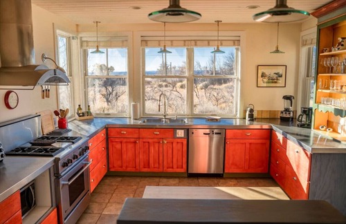 Arroyo Seco House | "Desert Haven: Luxe Stay, Hot Tub, Majestic Views"