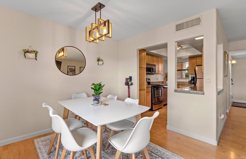 Tucson Condo | Desert Hideaway - Modern 2 Bdr w/Mountain Views, Pool, & Hot Tub
